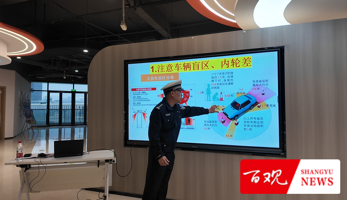 交警1.jpg 交警1.jpg